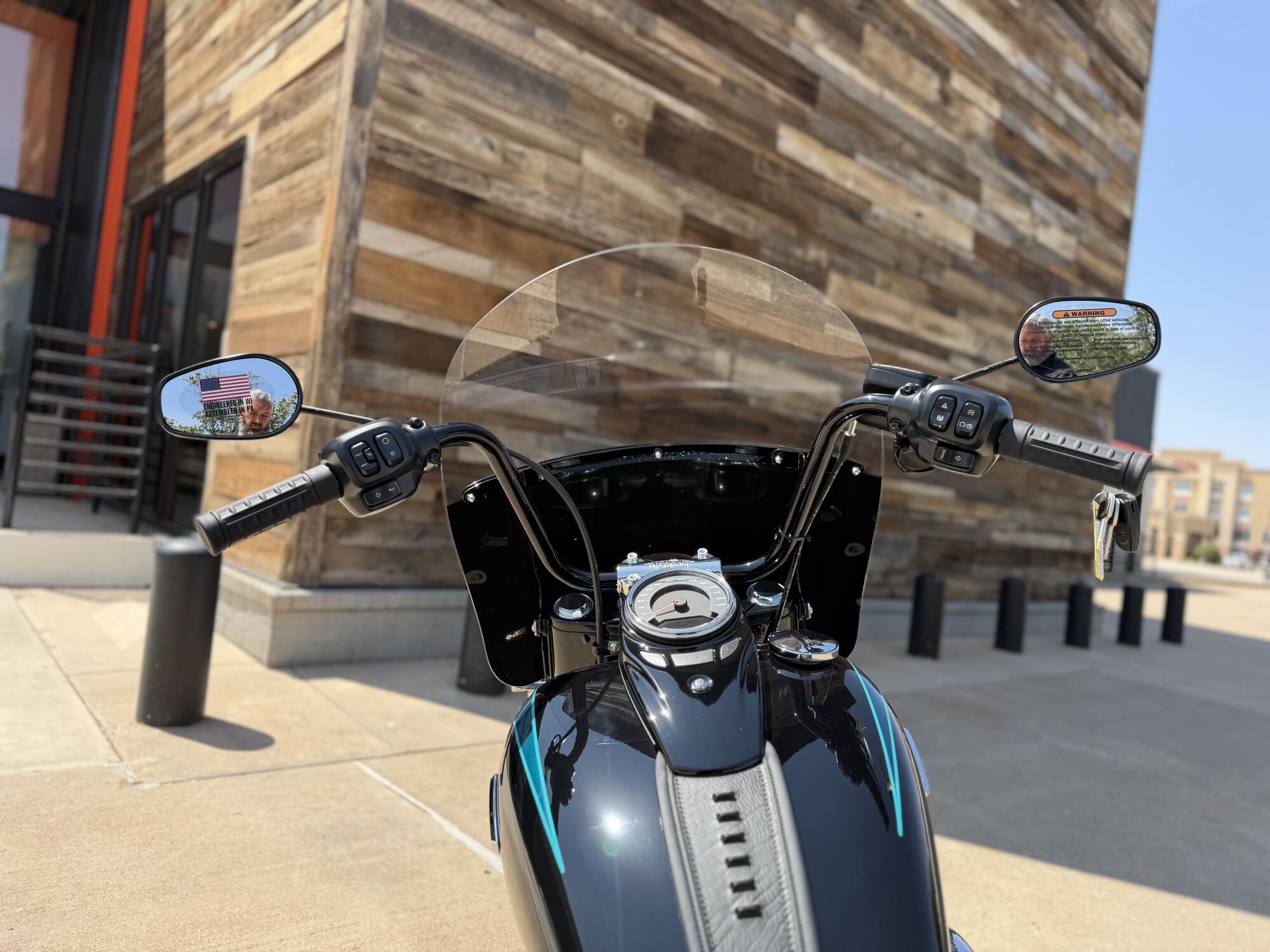 2026 Harley-Davidson® Heritage Classic Teal Thunder / Vivid Black Black Laced Wheels, photo 10