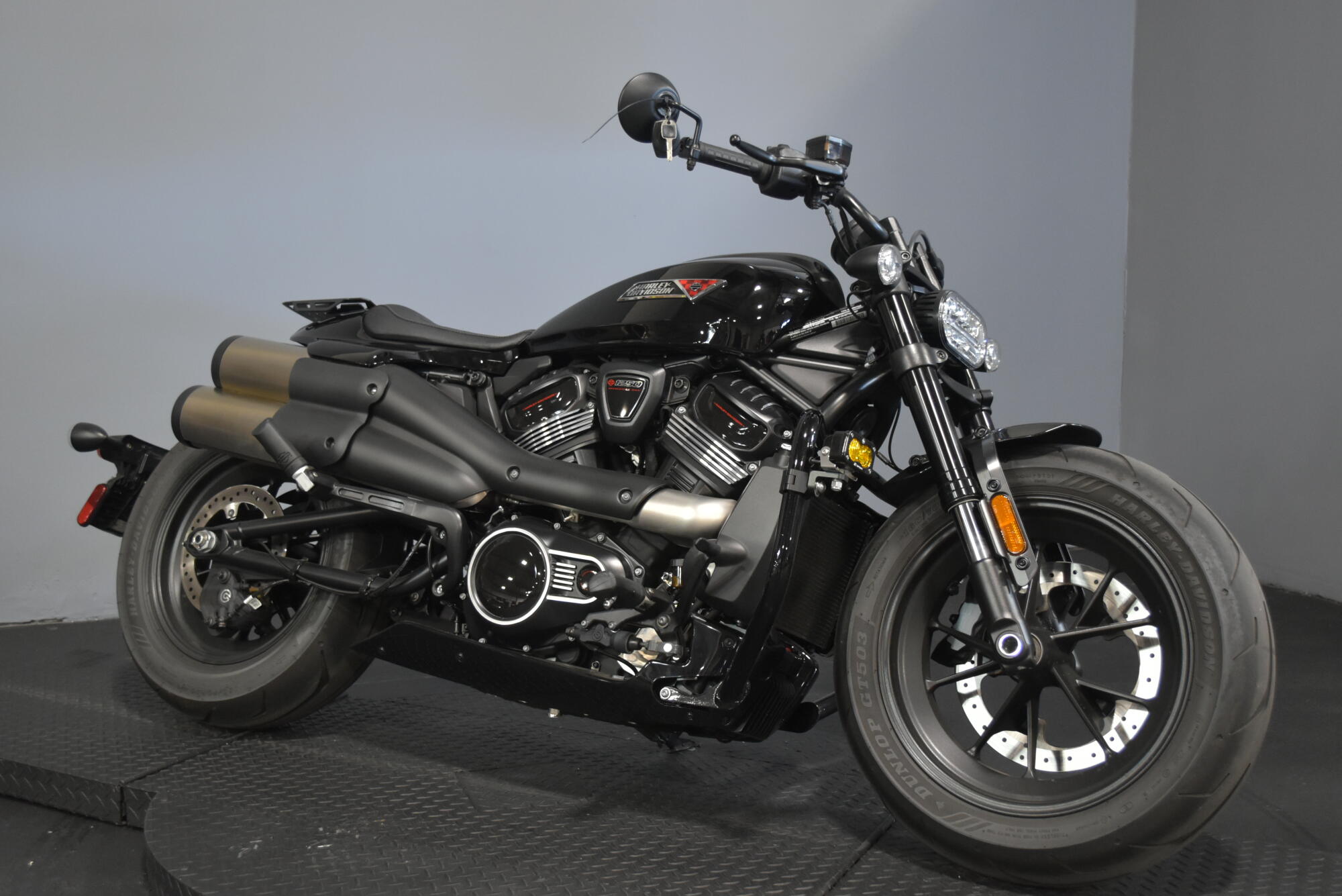 2026 Harley-Davidson® Sportster® S Vivid Black Black Trim, photo 2