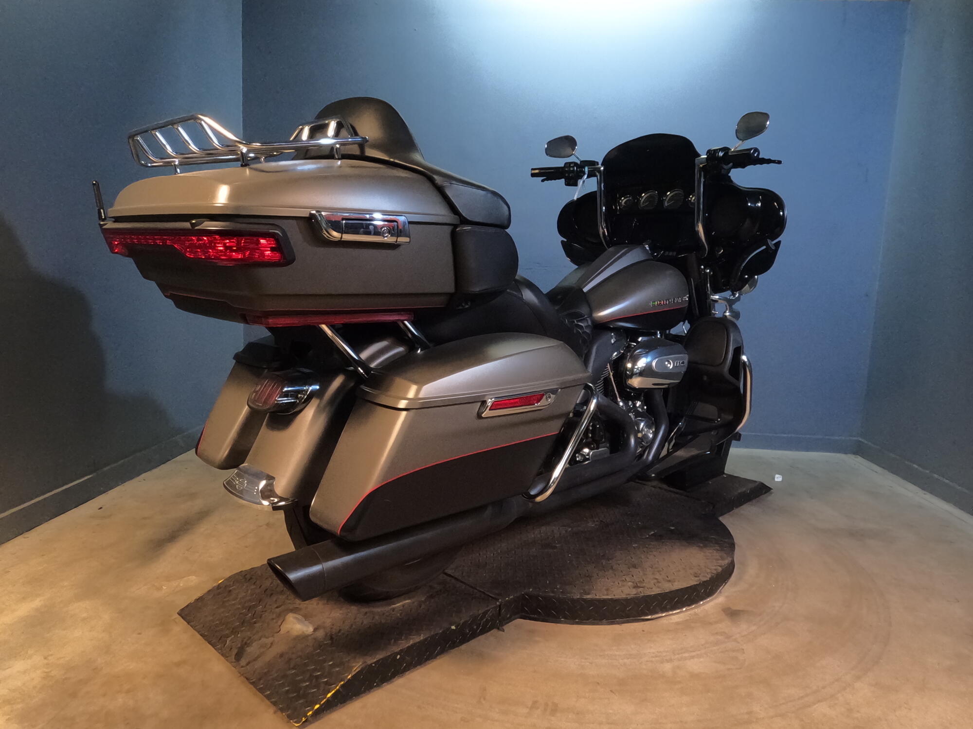 2019 Harley-Davidson® Ultra Limited FLHTK, photo 2
