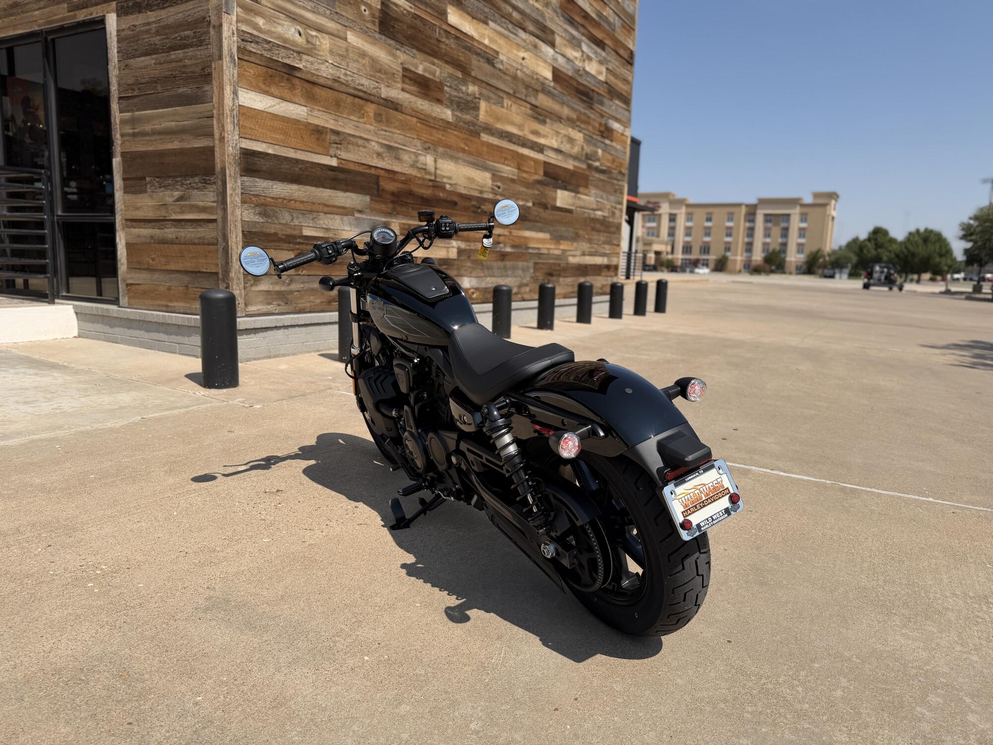2026 Harley-Davidson® Nightster® Vivid Black Black Trim, photo 6