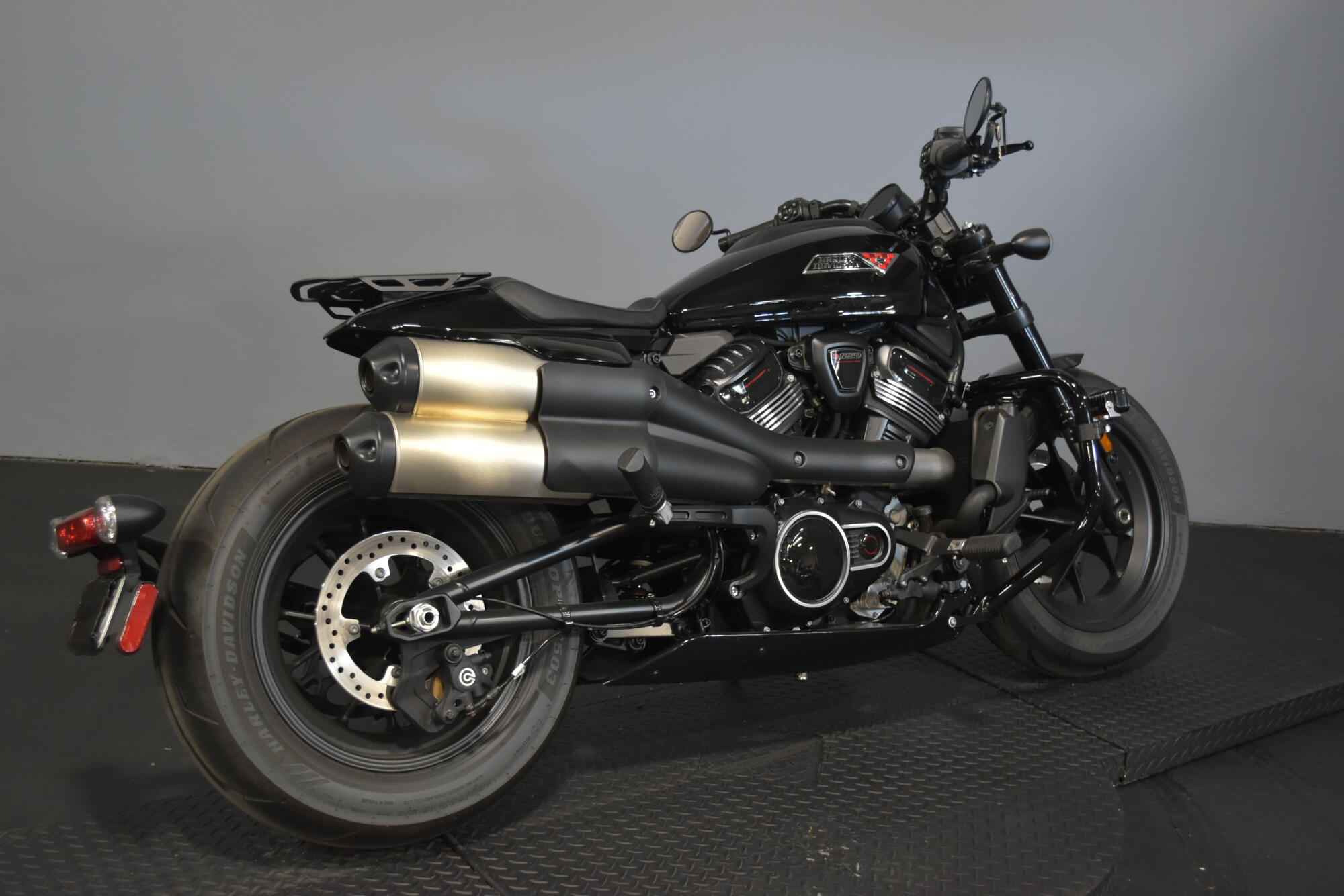 2026 Harley-Davidson® Sportster® S Vivid Black Black Trim, photo 7