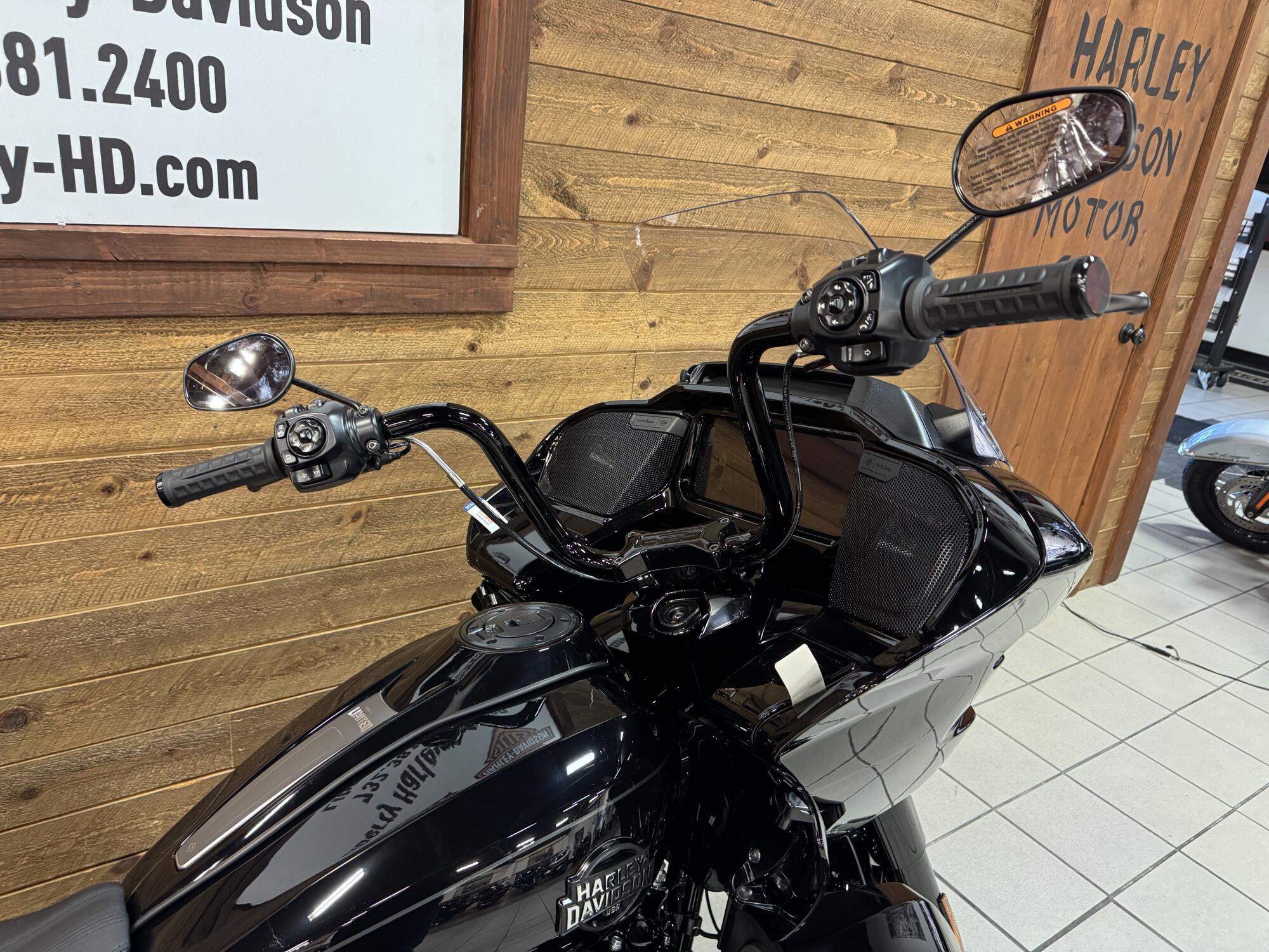 2026 Harley-Davidson® Road Glide Limited Vivid Black Black Trim FLTRXL, photo 7