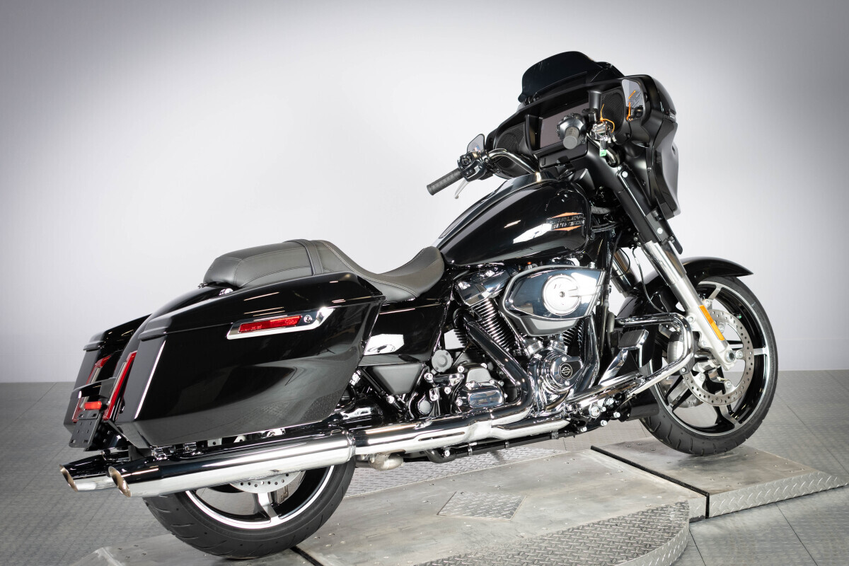 2026 Harley-Davidson® Street Glide® FLHX, photo 10