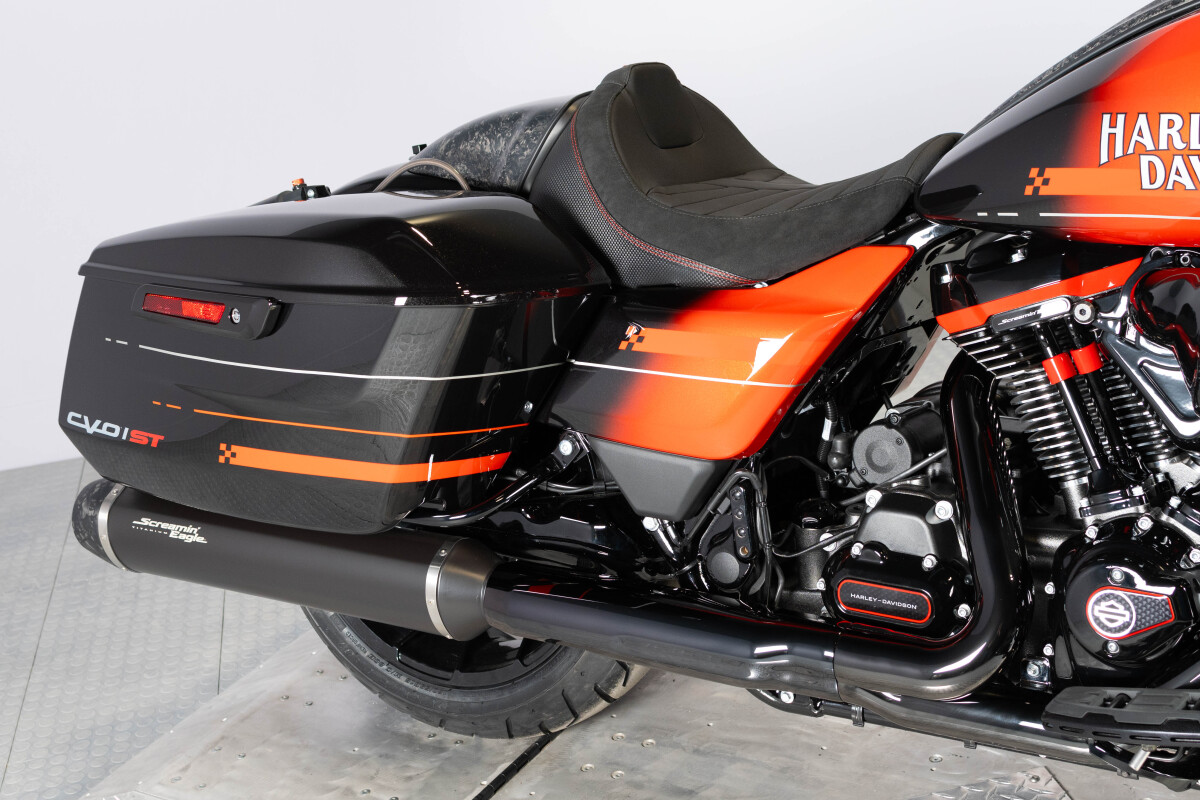 2026 Harley-Davidson® CVO Road Glide ST FLTRXSTSE, photo 17