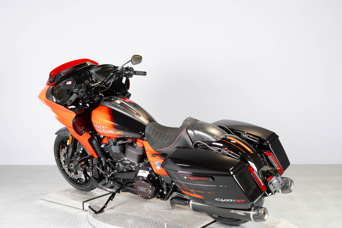 2026 Harley-Davidson® CVO Road Glide ST FLTRXSTSE, photo 6