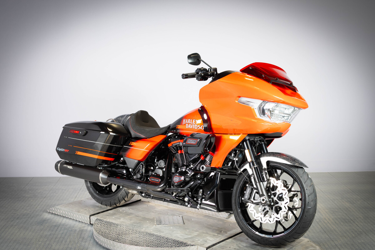 2026 Harley-Davidson® CVO Road Glide ST FLTRXSTSE, photo 2