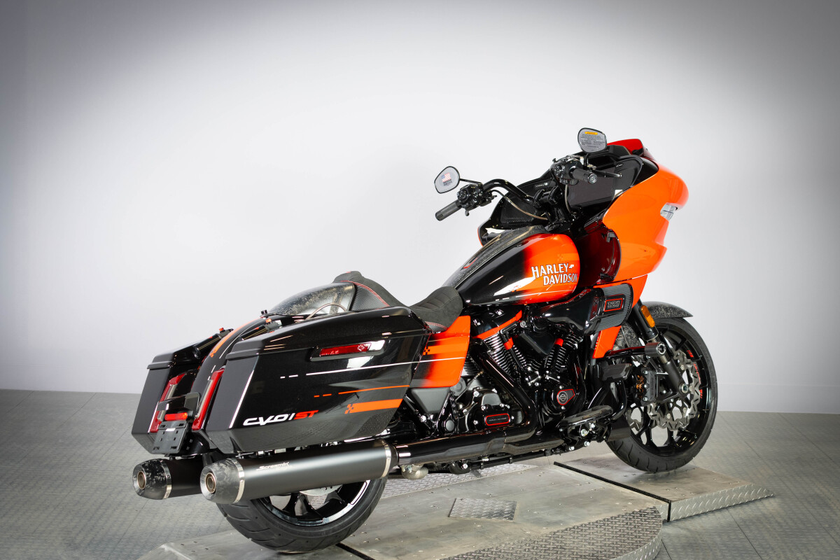 2026 Harley-Davidson® CVO Road Glide ST FLTRXSTSE, photo 8