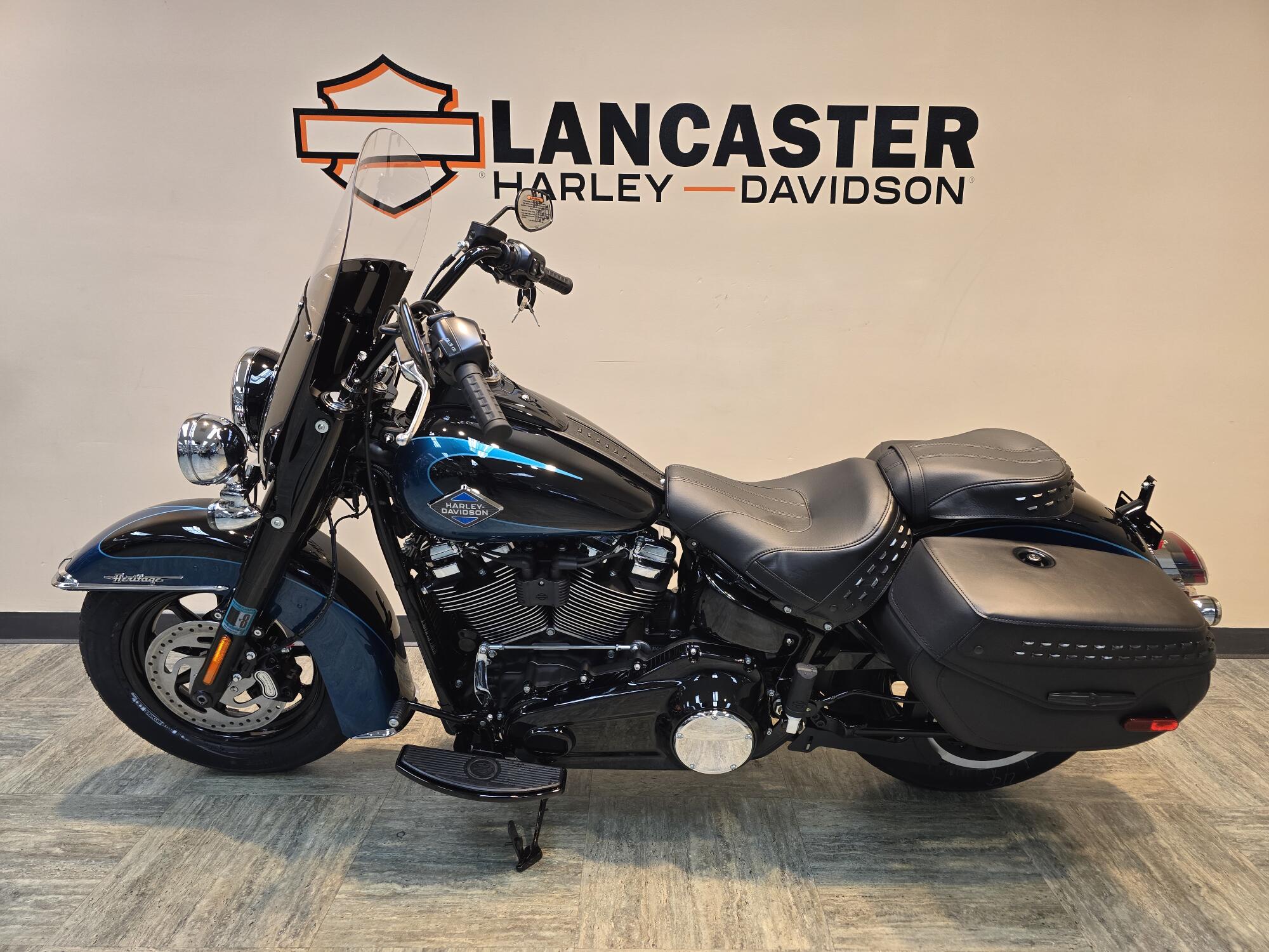2026 Harley-Davidson® Heritage Classic Teal Thunder / Vivid Black Black Cast Wheels FLHC, photo 6