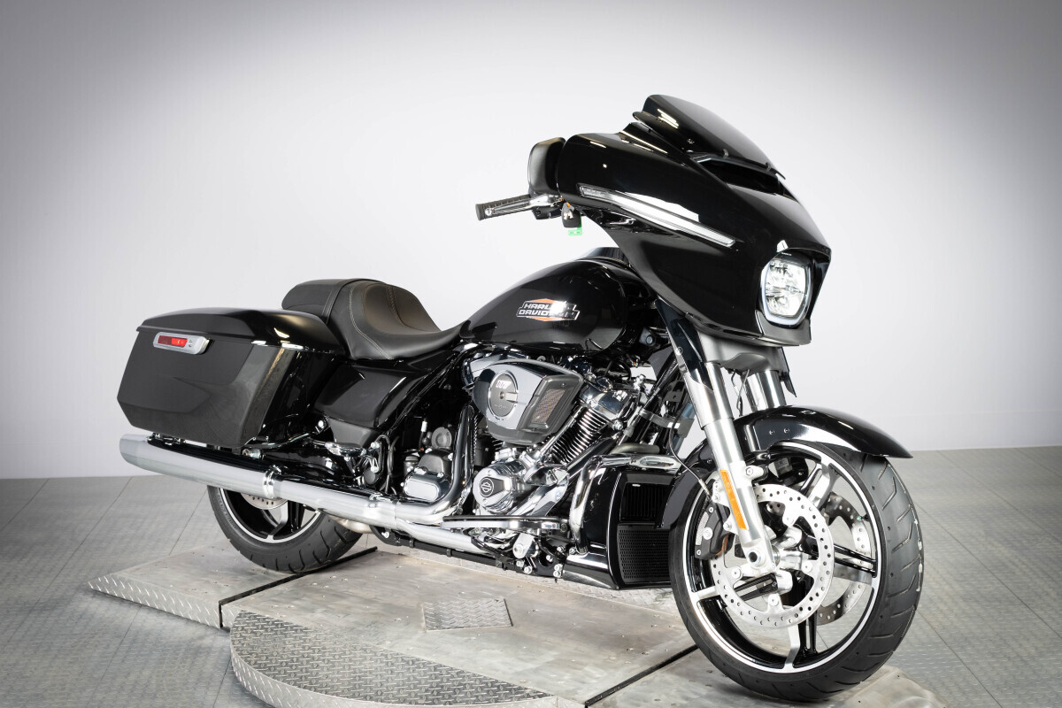 2026 Harley-Davidson® Street Glide® FLHX, photo 2
