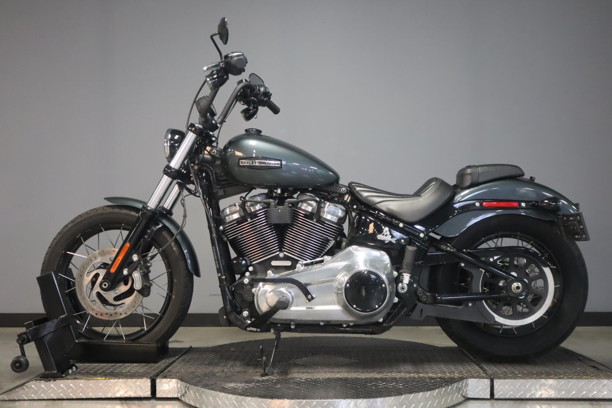 2025 Harley-Davidson® Street Bob® FXBB, photo 5