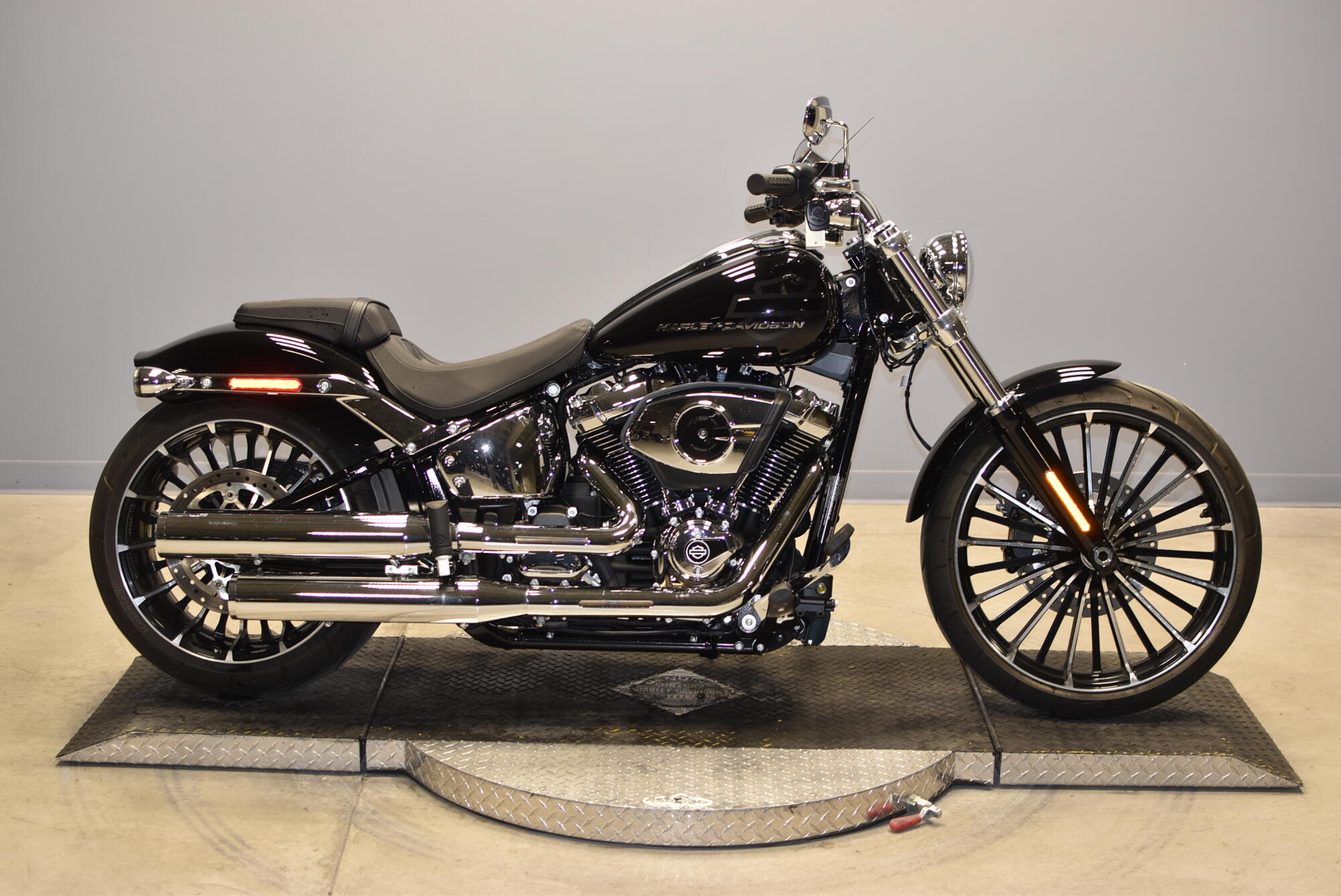 2025 Harley-Davidson® Breakout® FXBR | Avalanche Harley-Davidson®