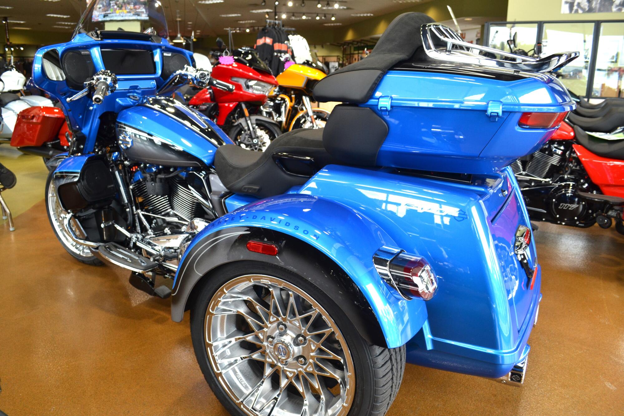 2026 Harley-Davidson® CVO Street Glide 3 Limited Electric Coast - FLHLTSE, photo 10