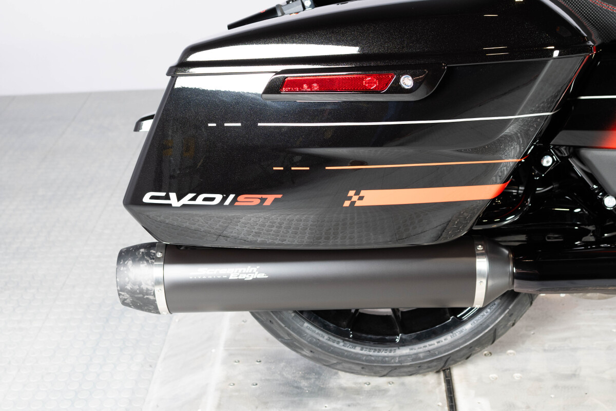 2026 Harley-Davidson® CVO Road Glide ST FLTRXSTSE, photo 11