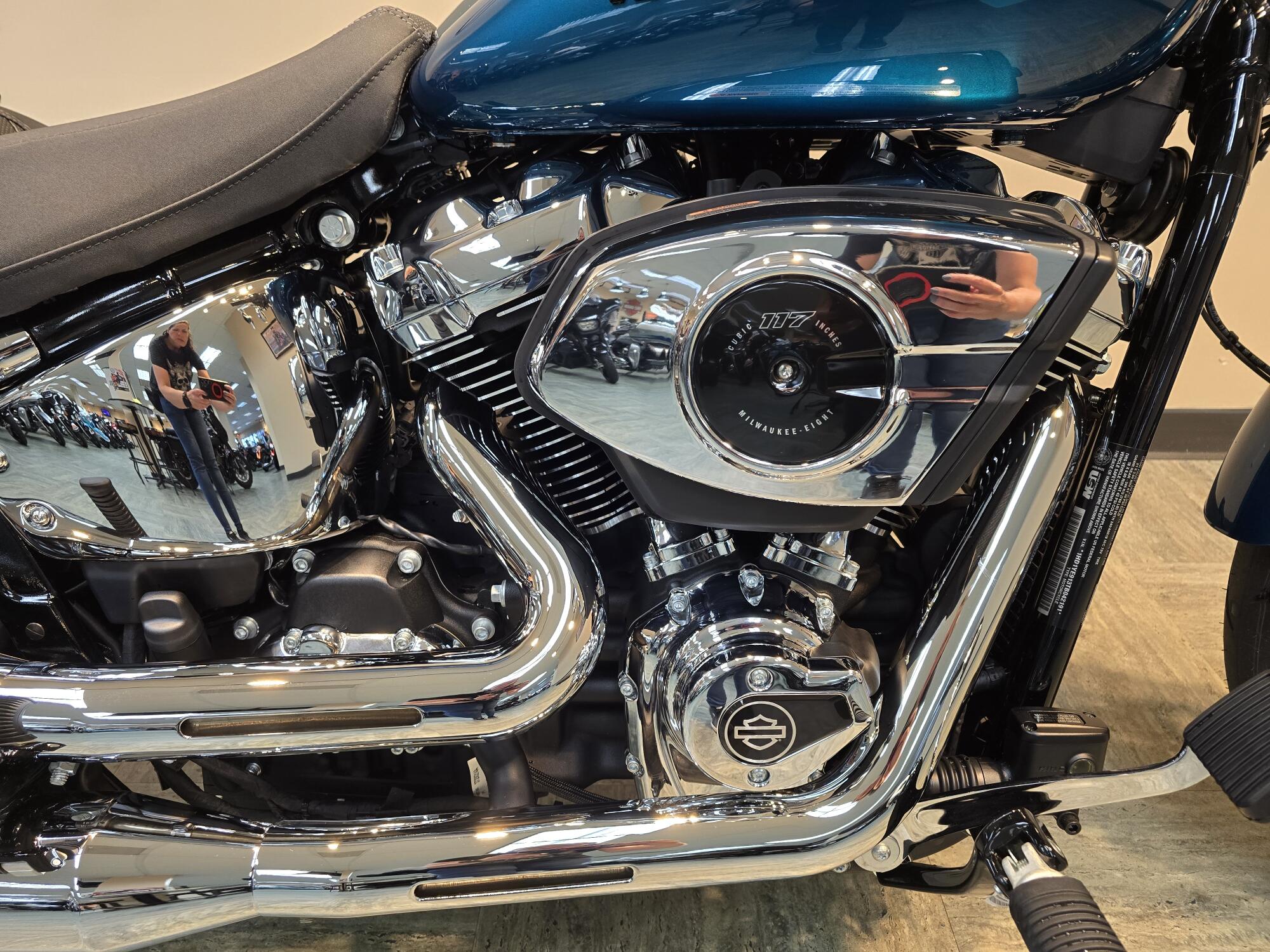 2026 Harley-Davidson® Breakout® Teal Thunder Chrome Trim FXBR, photo 10