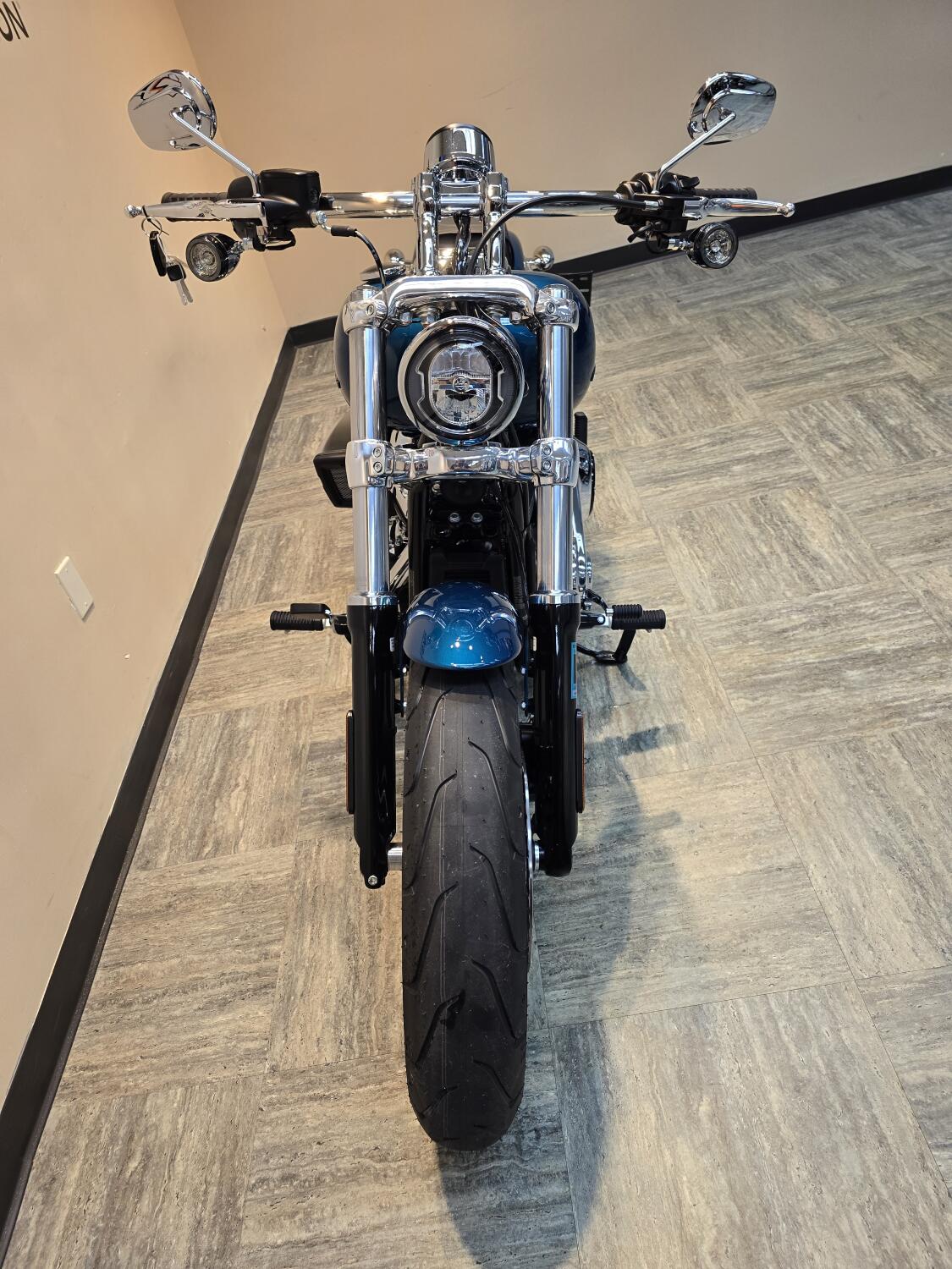 2026 Harley-Davidson® Breakout® Teal Thunder Chrome Trim FXBR, photo 8