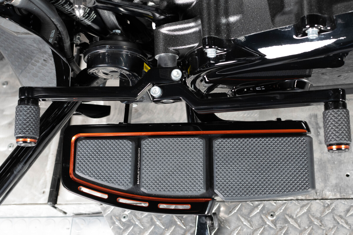 2025 Harley-Davidson® CVO™ Street Glide® FLHXSE, photo 27