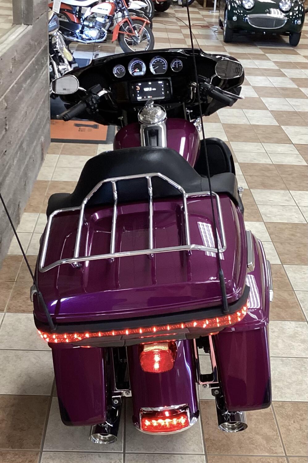 2016 Harley-Davidson® Electra Glide® Ultra Classic® Custom Colour Purple Fire/Blackberry Smoke, photo 6