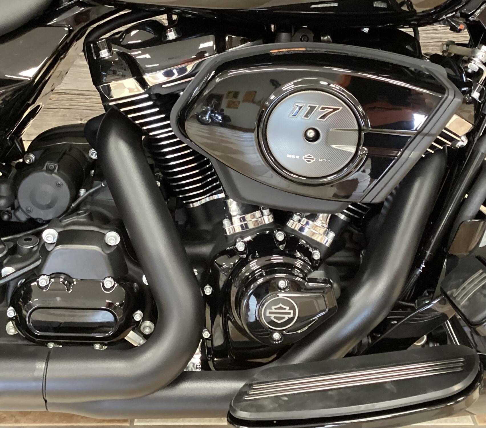 2026 Harley-Davidson® Street Glide® Vivid Black Black Trim, photo 8