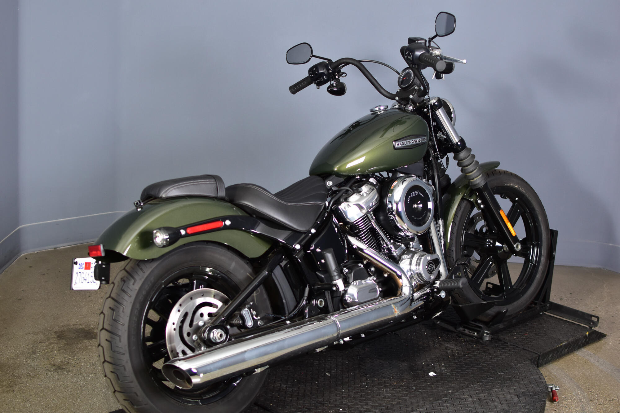 2026 Harley-Davidson® Street Bob® Olive Steel Metallic Chrome Laced Wheels, photo 8