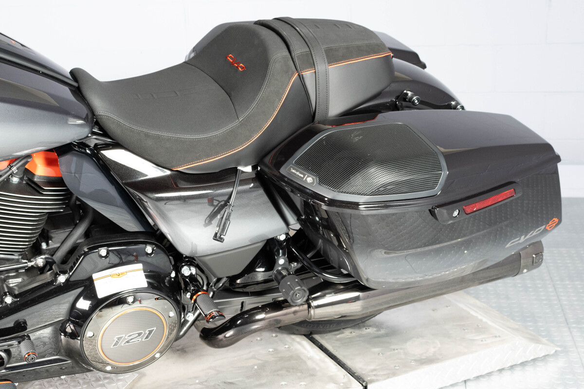 2025 Harley-Davidson® CVO™ Street Glide® FLHXSE, photo 20