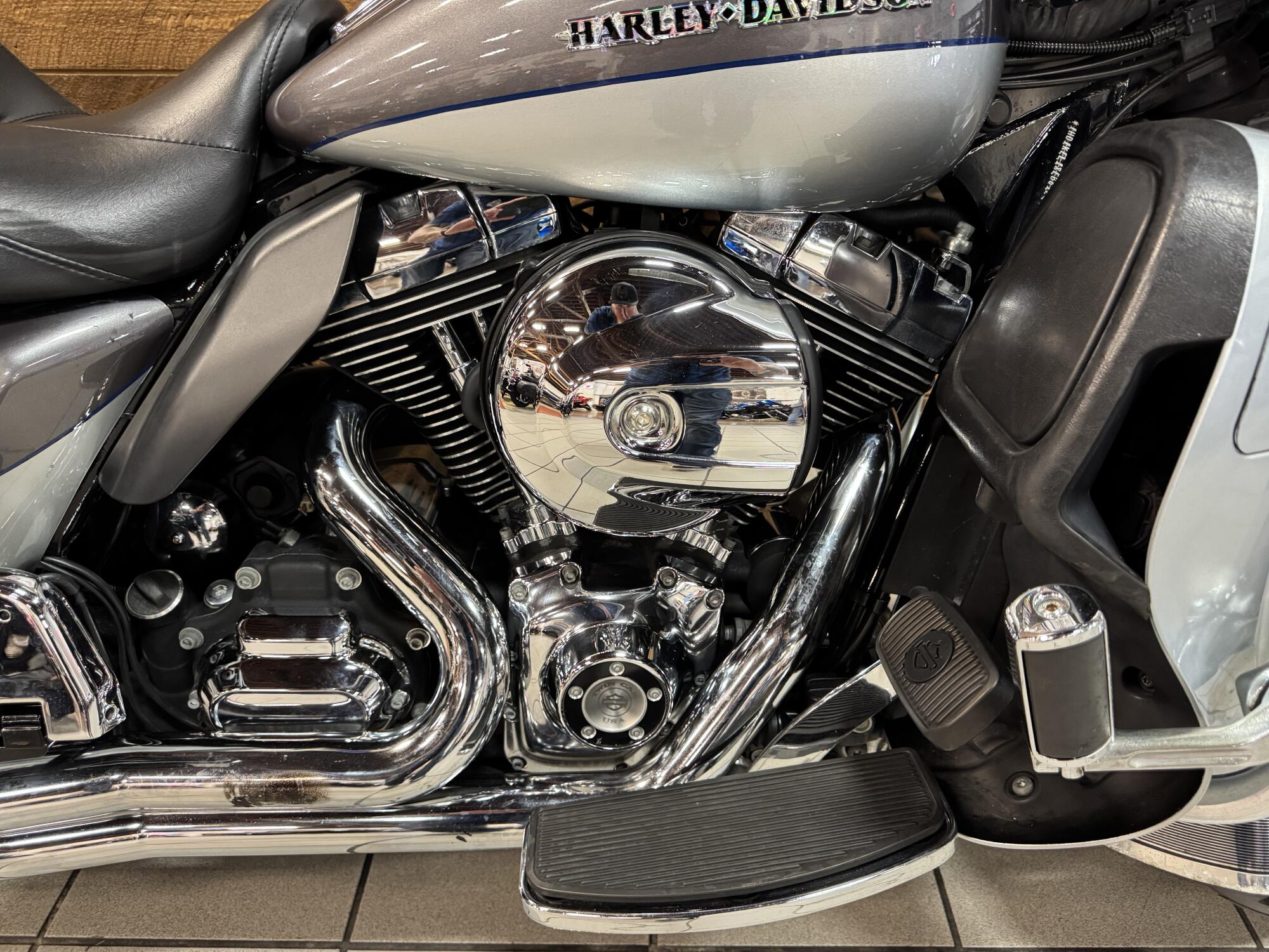 2014 Harley-Davidson® Ultra Limited Charcoal Pearl FLHTK, photo 3