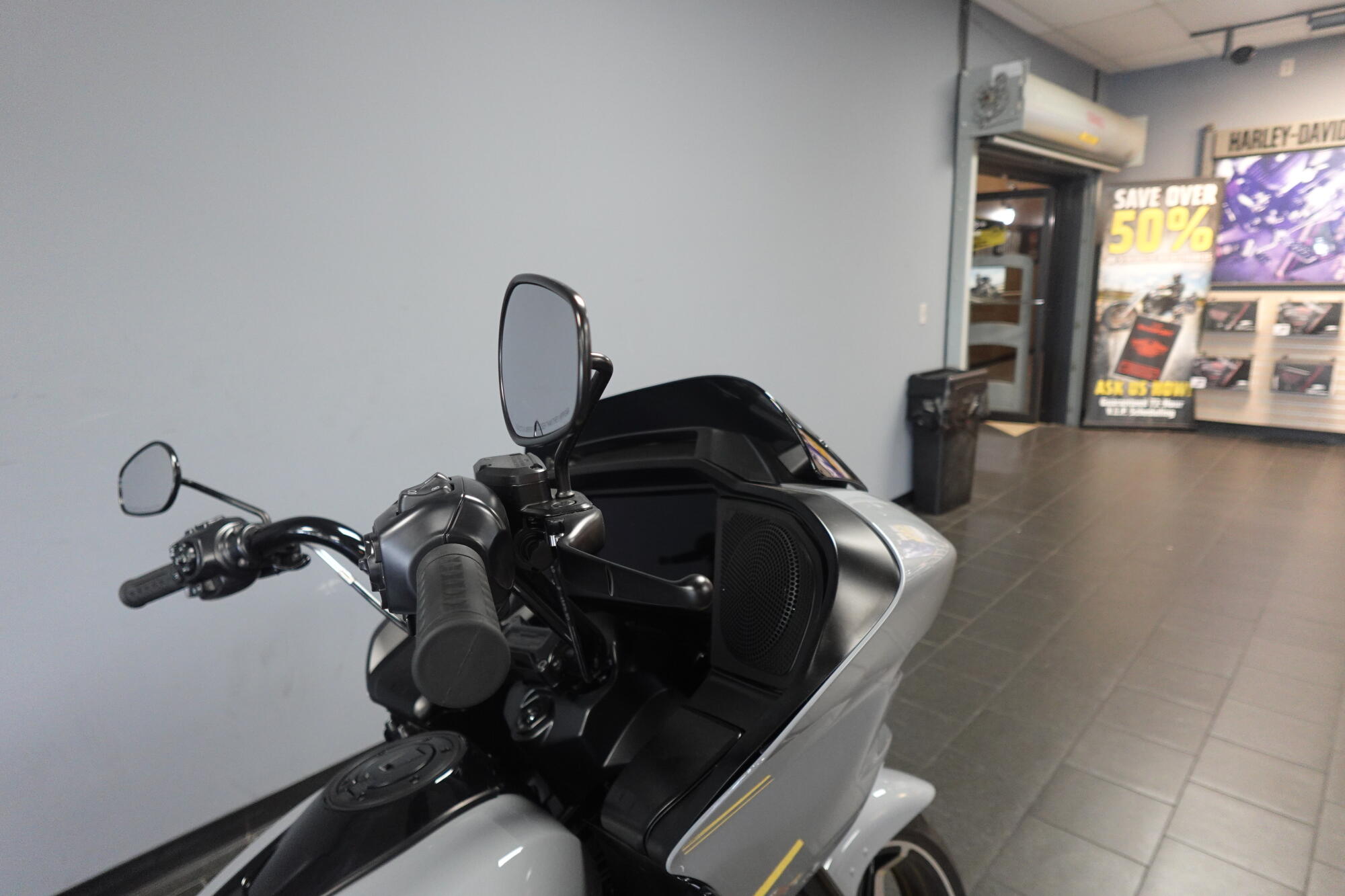 2026 Harley-Davidson® Road Glide® FLTRX, photo 11