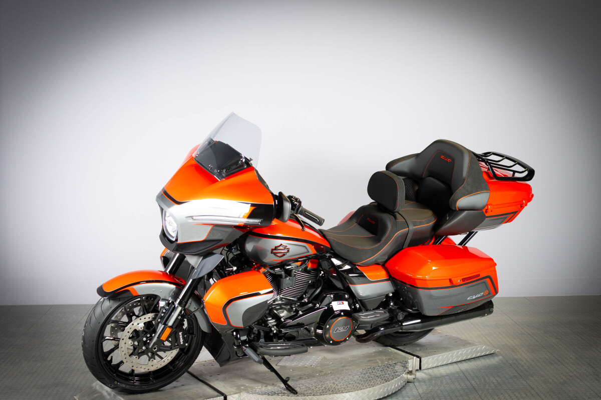 2026 Harley-Davidson® CVO Street Glide Limited FLHXLSE, photo 16