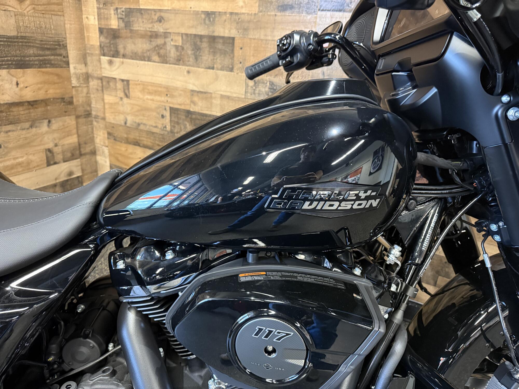 2026 Harley-Davidson® Street Glide® Vivid Black Black Trim FLHX, photo 6