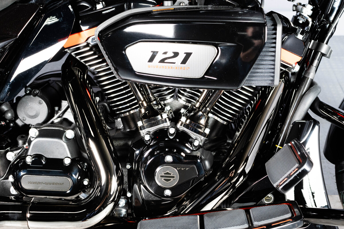 2025 Harley-Davidson® CVO™ Street Glide® FLHXSE, photo 9