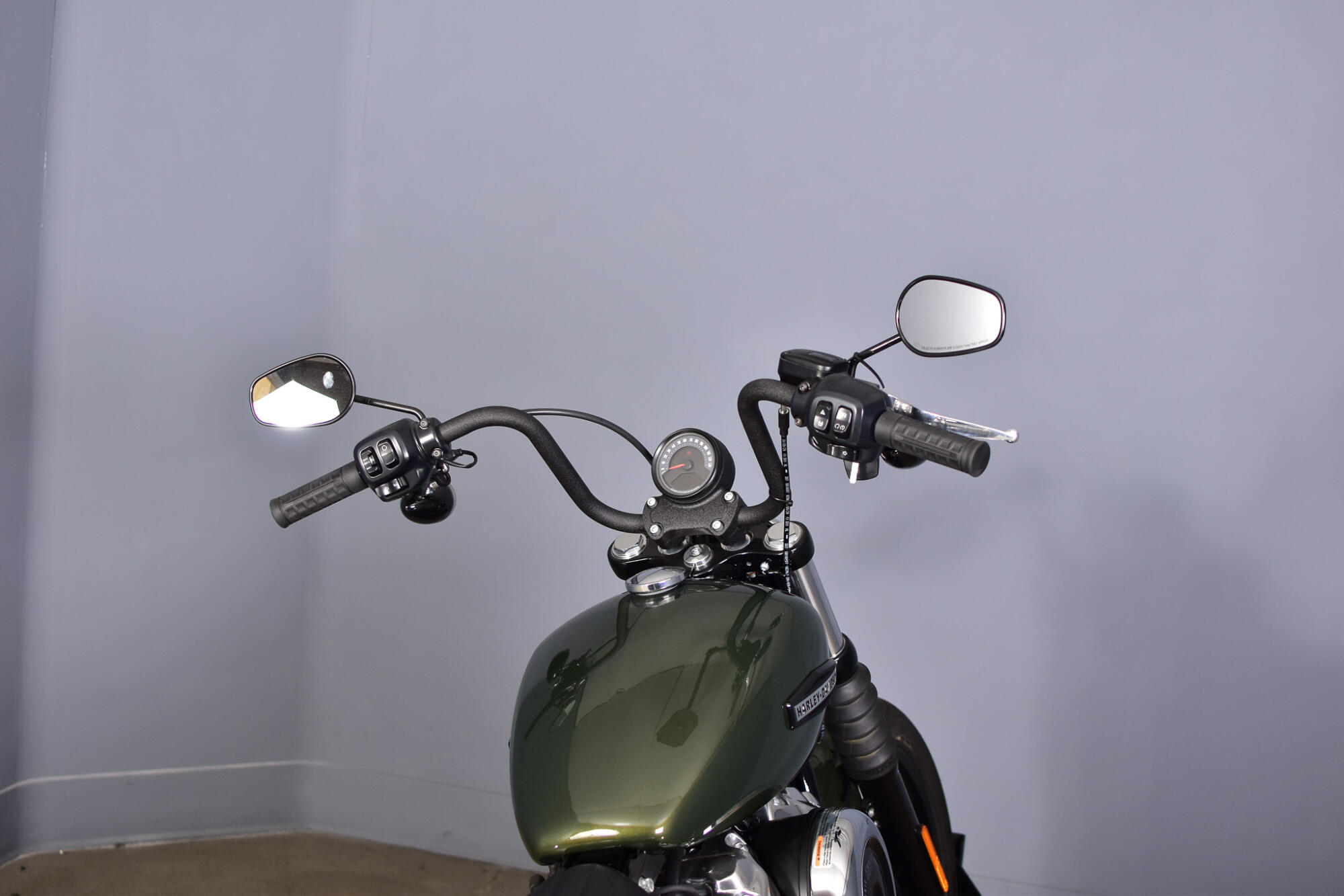 2026 Harley-Davidson® Street Bob® Olive Steel Metallic Chrome Laced Wheels, photo 7
