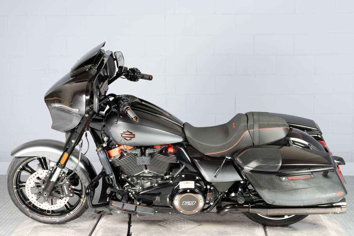 2025 Harley-Davidson® CVO™ Street Glide® FLHXSE, photo 22