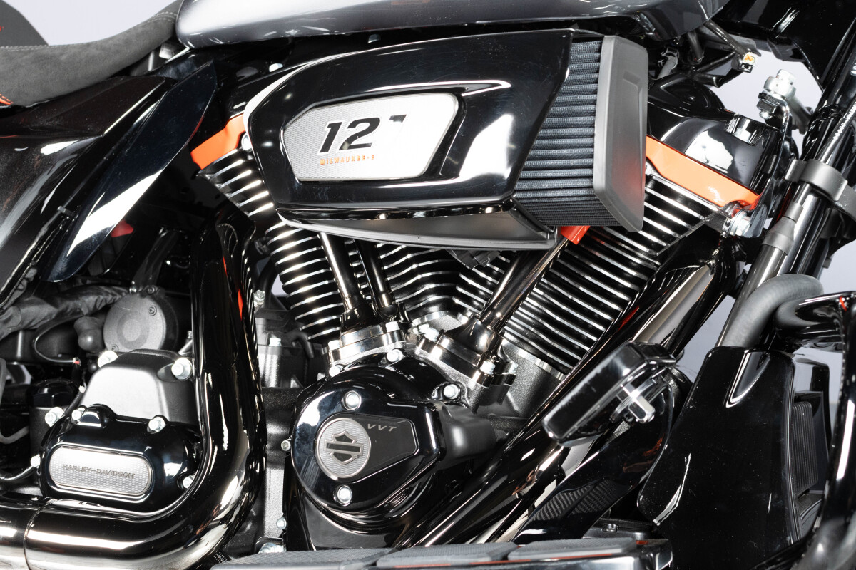 2025 Harley-Davidson® CVO™ Street Glide® FLHXSE, photo 8