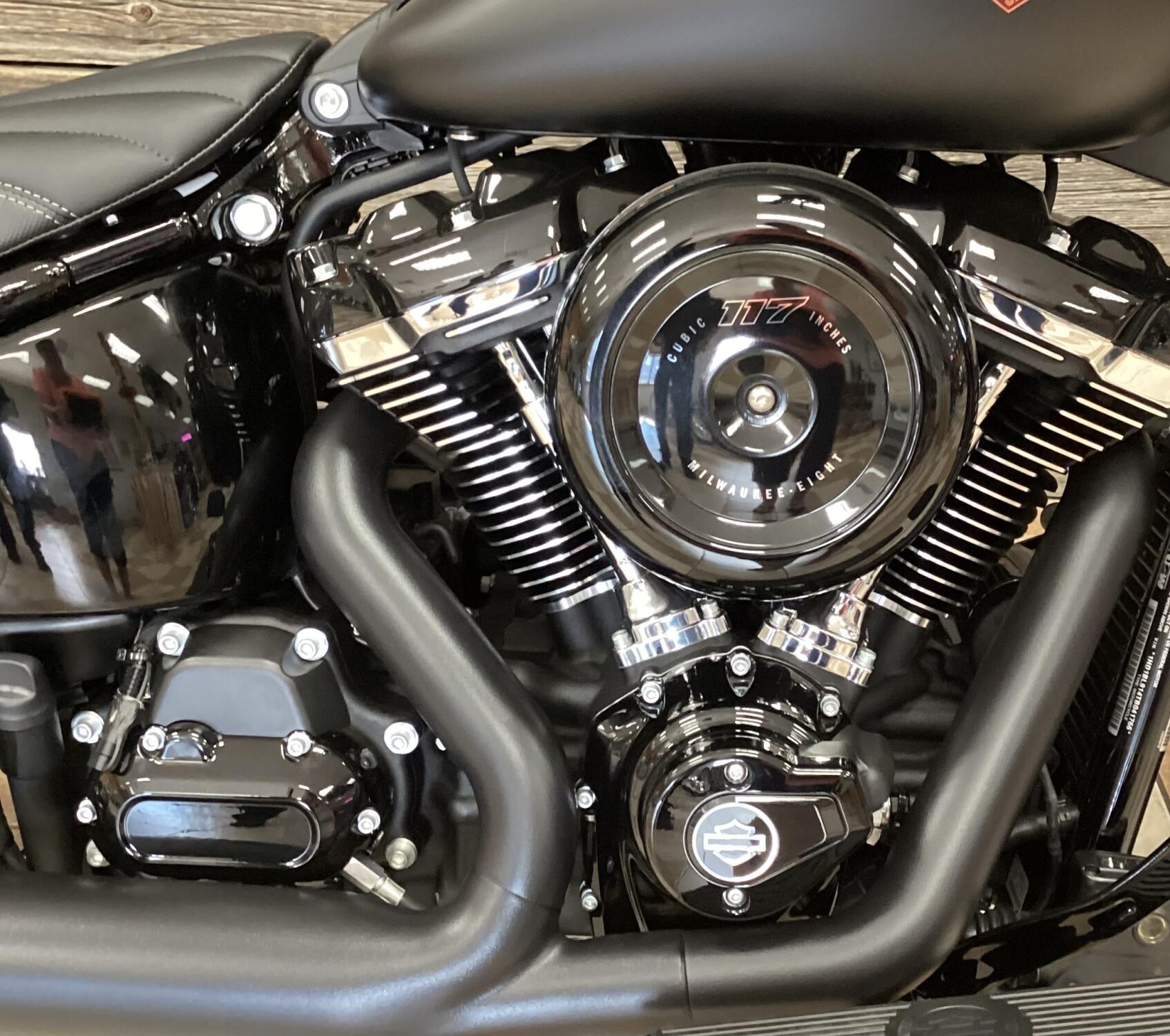 2026 Harley-Davidson® Deadwood™ Black Denim, photo 7