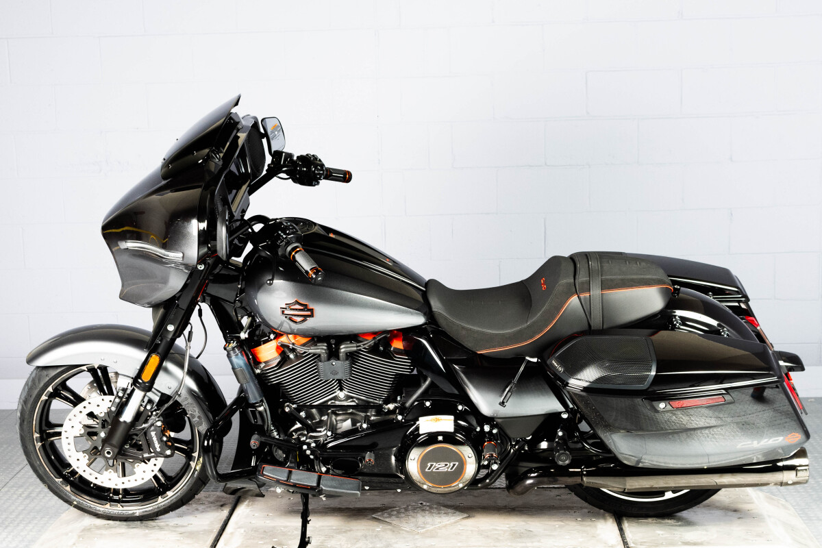 2025 Harley-Davidson® CVO™ Street Glide® FLHXSE, photo 23