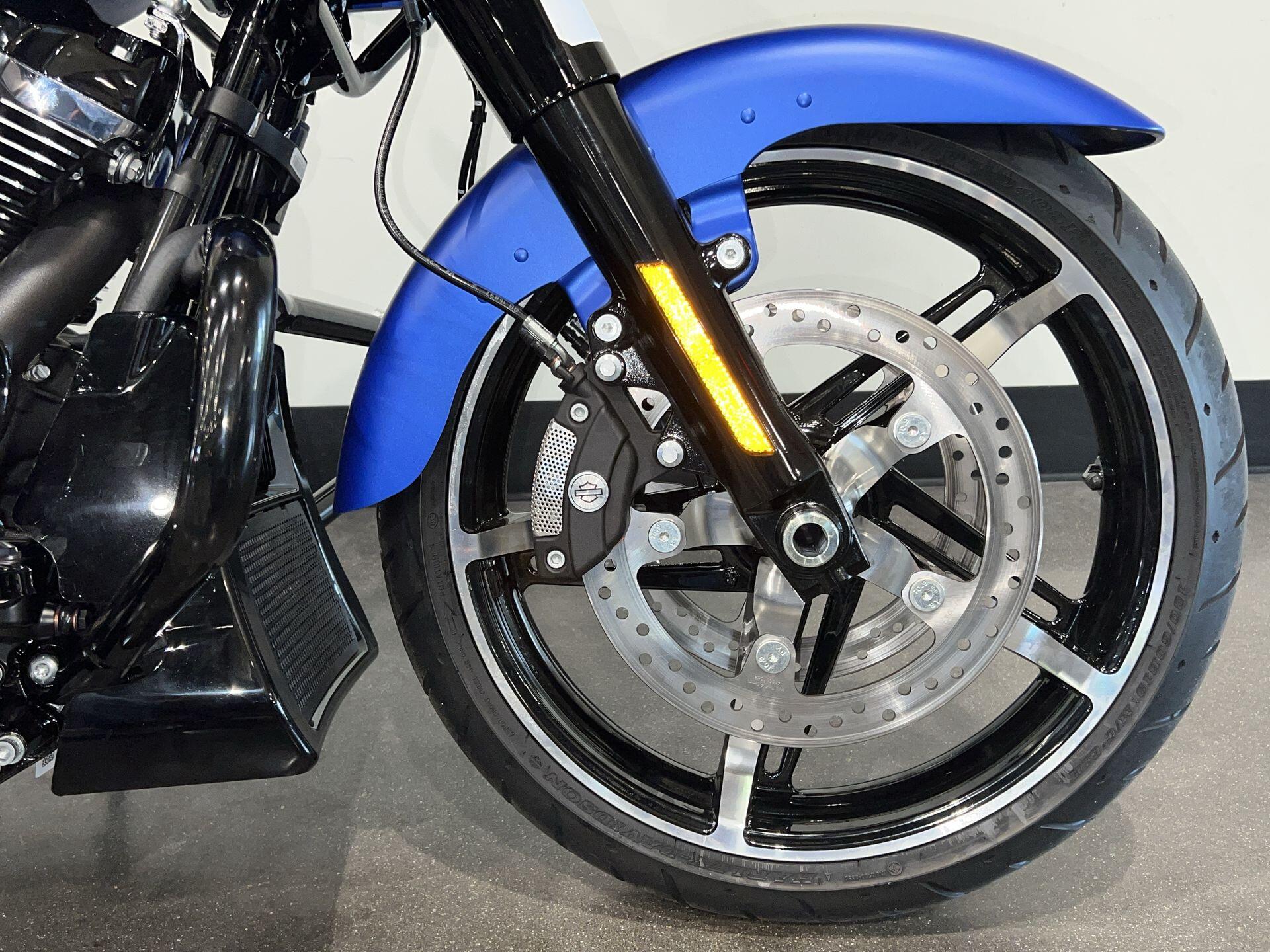 2026 Harley-Davidson® Road Glide™ FLTRX, photo 3