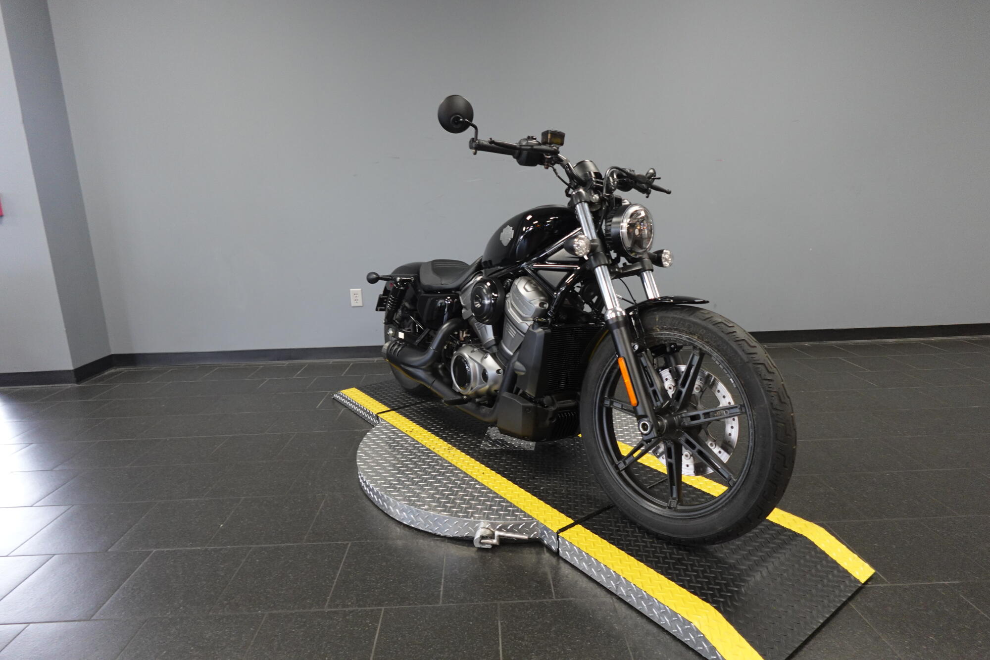 2024 Harley-Davidson® Nightster™ RH975, photo 2