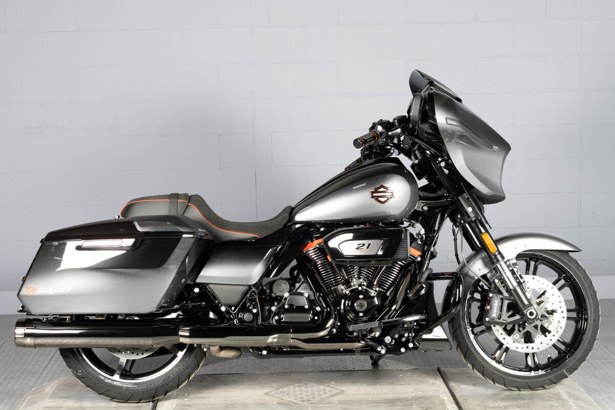 2025 Harley-Davidson® CVO™ Street Glide® FLHXSE