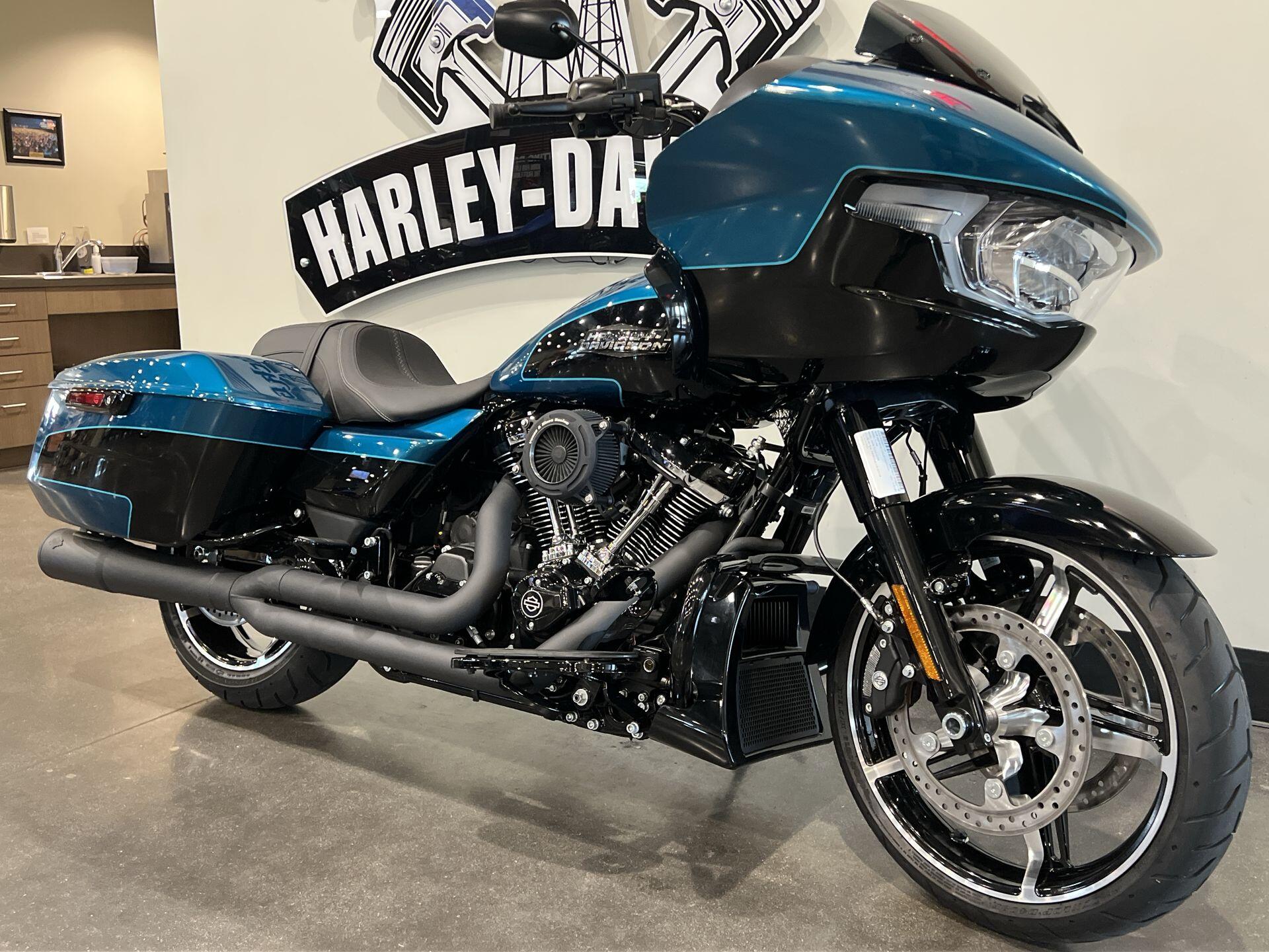 2026 Harley-Davidson® Road Glide™ FLTRX, photo 2