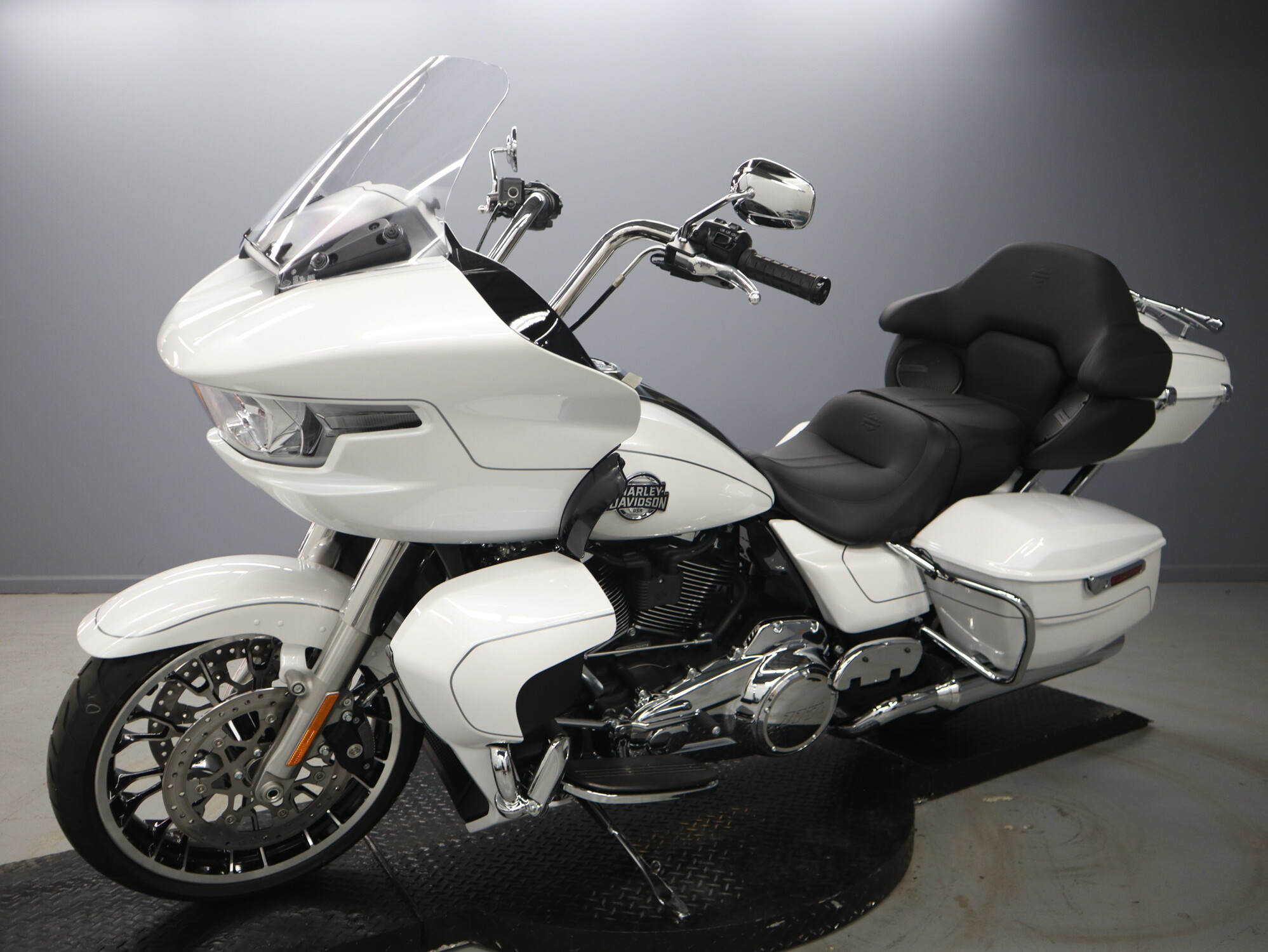 2026 Harley-Davidson® Road Glide Limited FLTRXL, photo 4