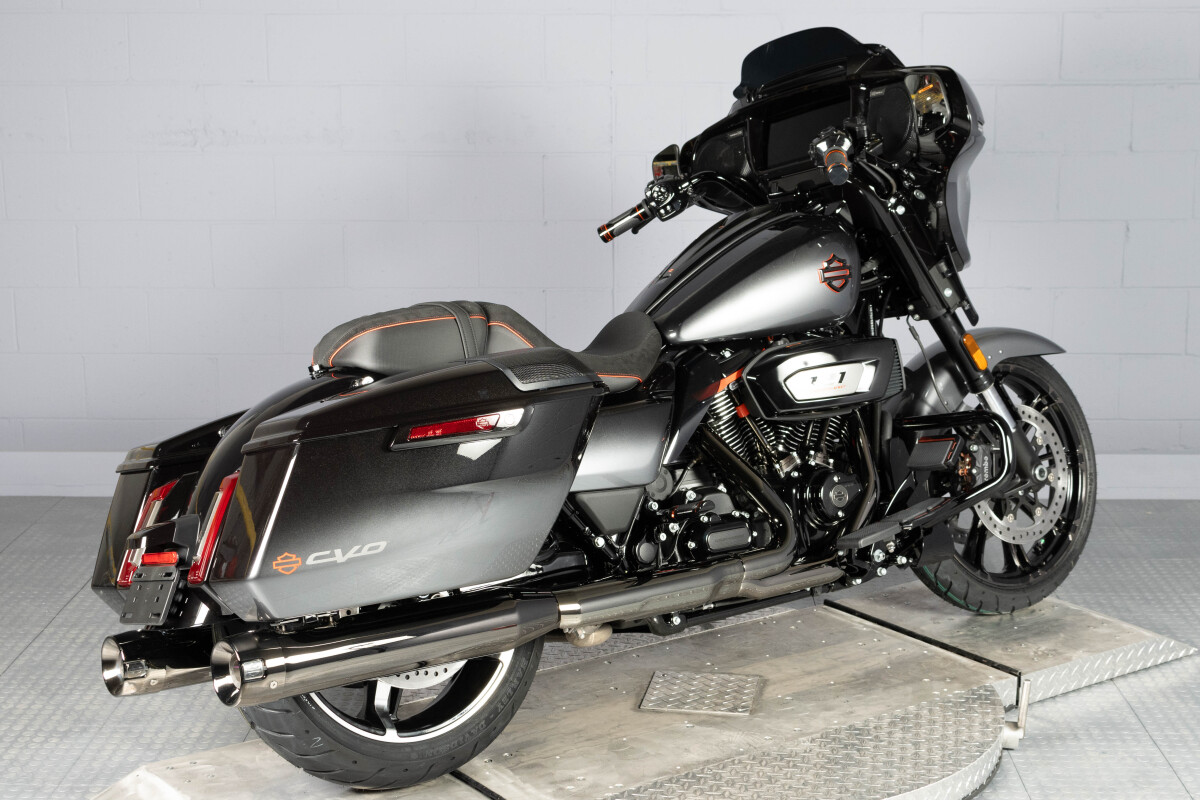 2025 Harley-Davidson® CVO™ Street Glide® FLHXSE, photo 42