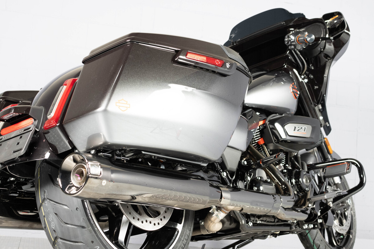2025 Harley-Davidson® CVO™ Street Glide® FLHXSE, photo 43