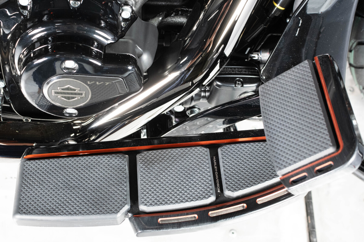2025 Harley-Davidson® CVO™ Street Glide® FLHXSE, photo 11