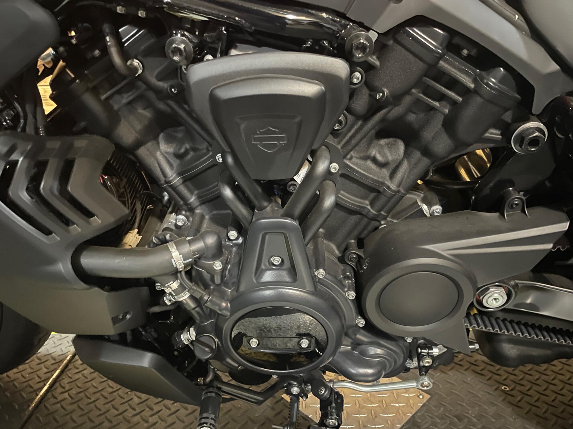 2026 Harley-Davidson® Nightster™ RH975, photo 9