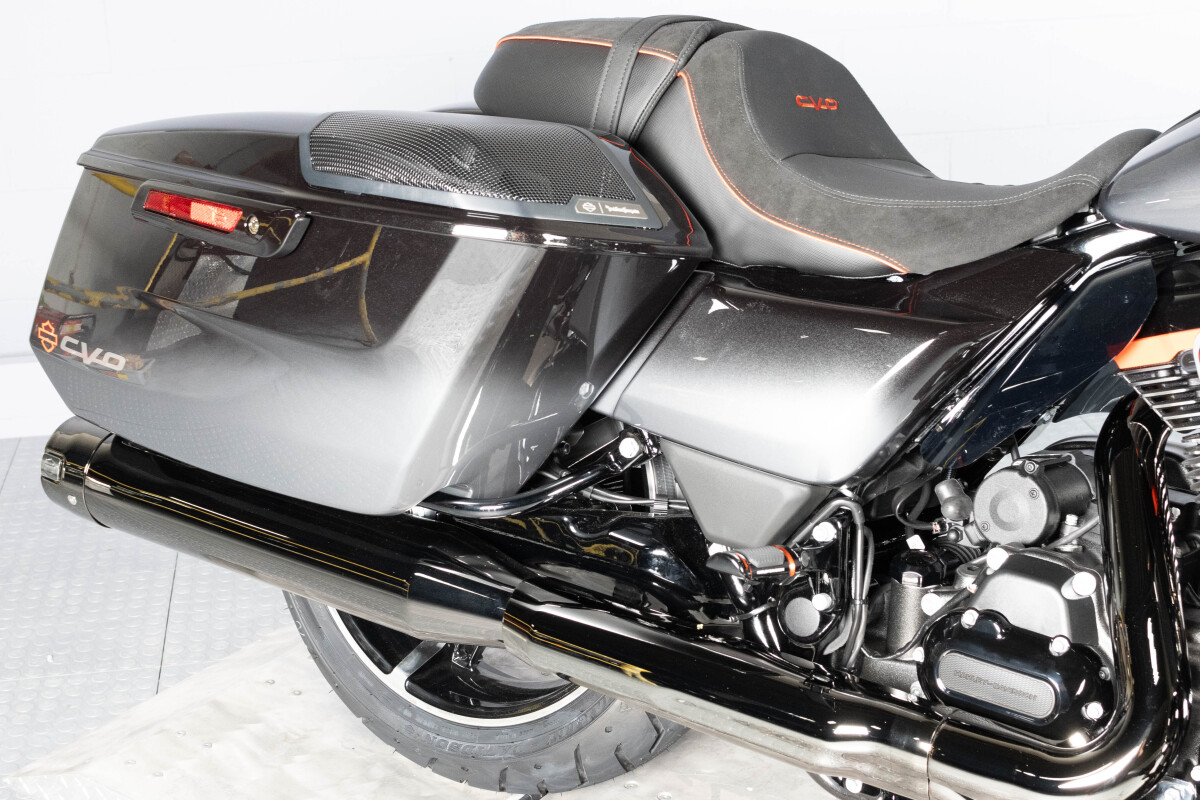 2025 Harley-Davidson® CVO™ Street Glide® FLHXSE, photo 21