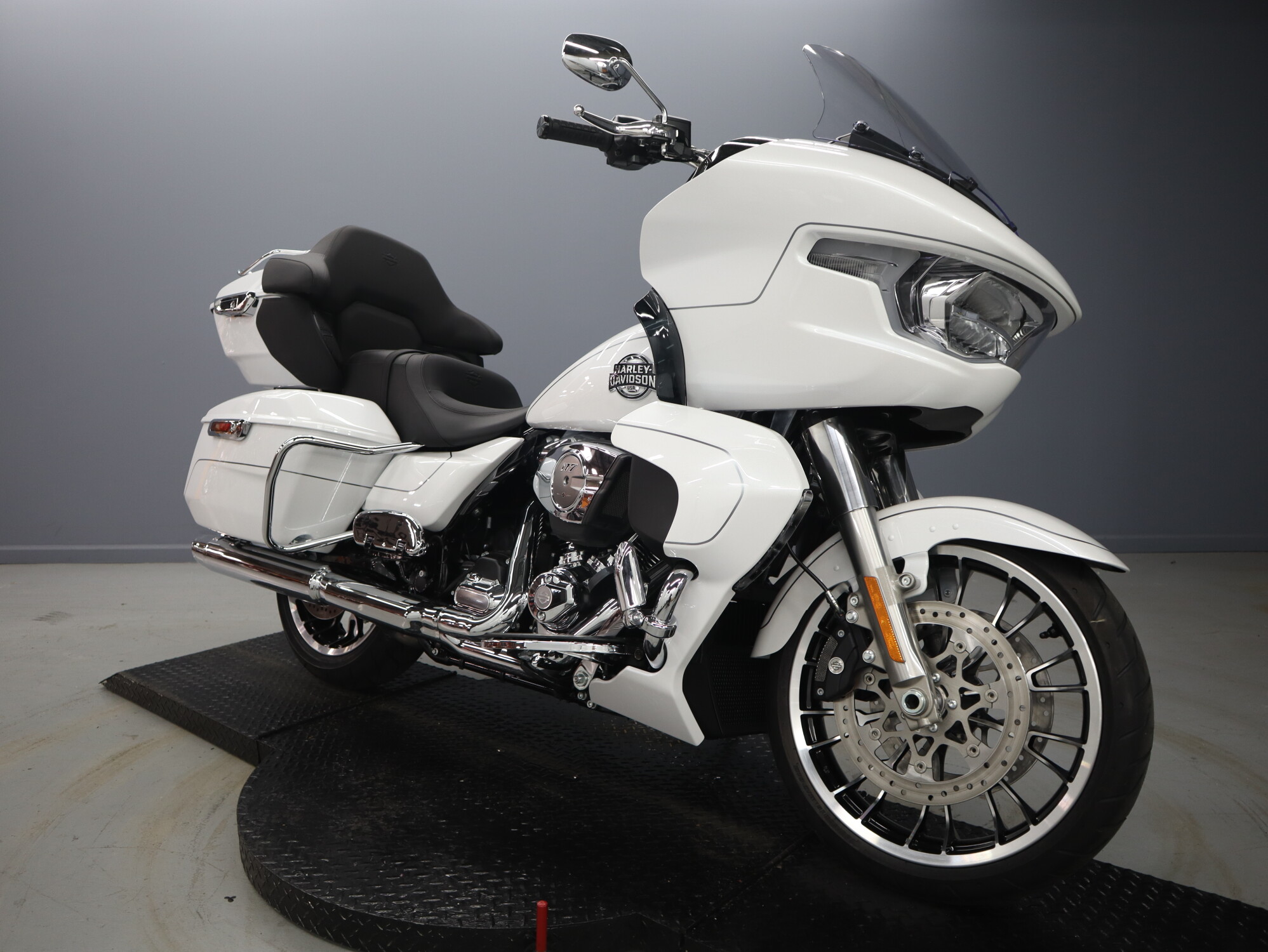 2026 Harley-Davidson® Road Glide Limited FLTRXL, photo 2