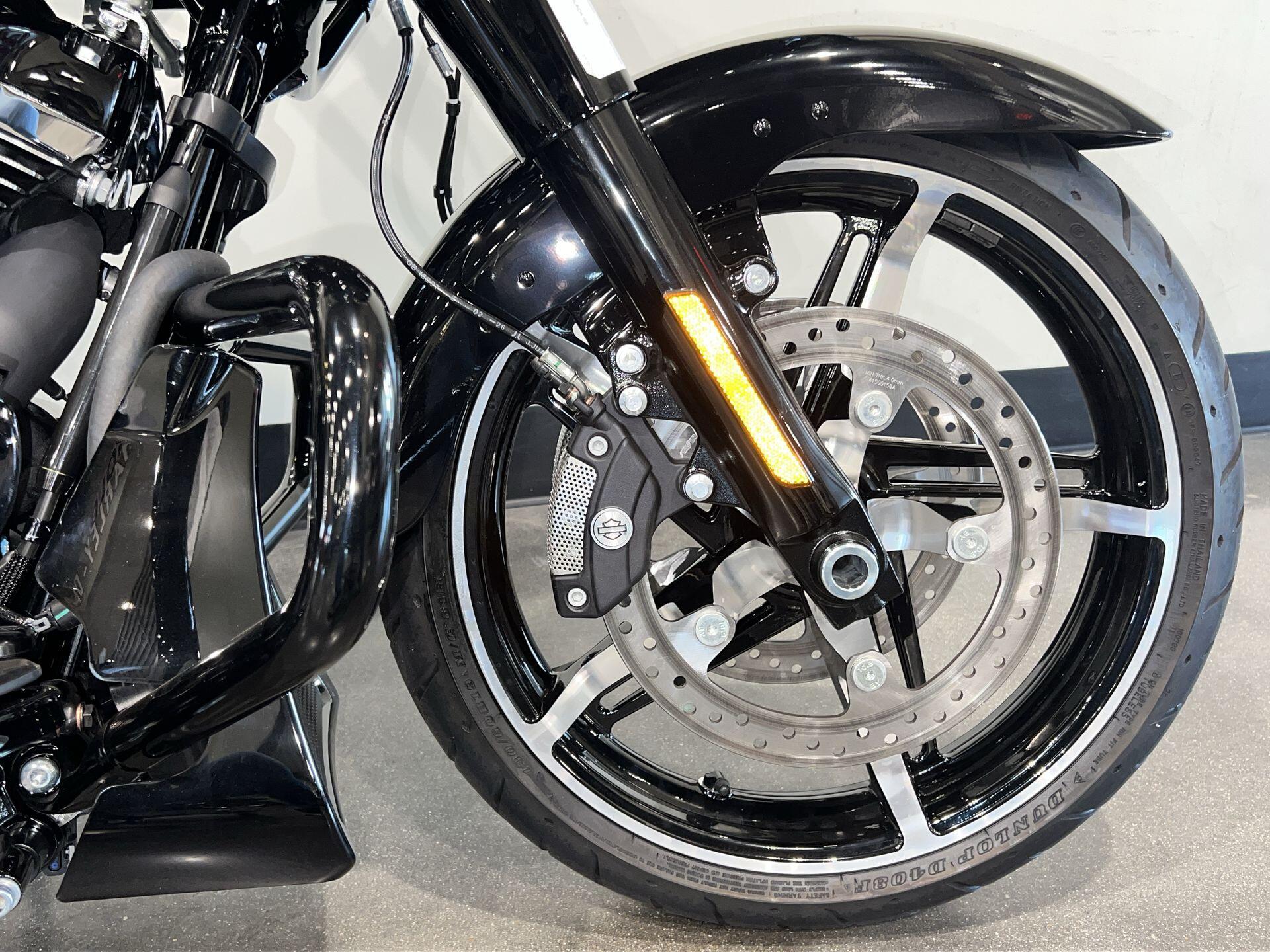 2026 Harley-Davidson® Road Glide™ FLTRX, photo 3