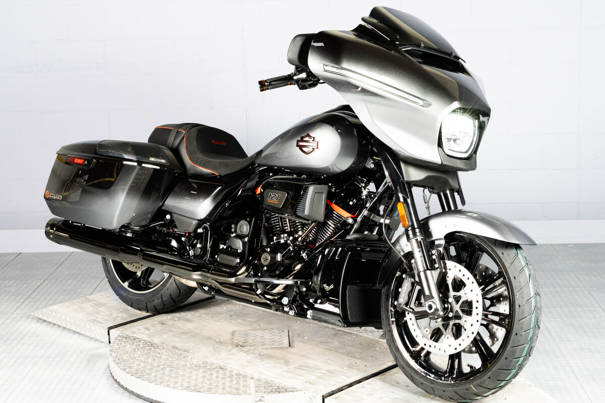 2025 Harley-Davidson® CVO™ Street Glide® FLHXSE, photo 15