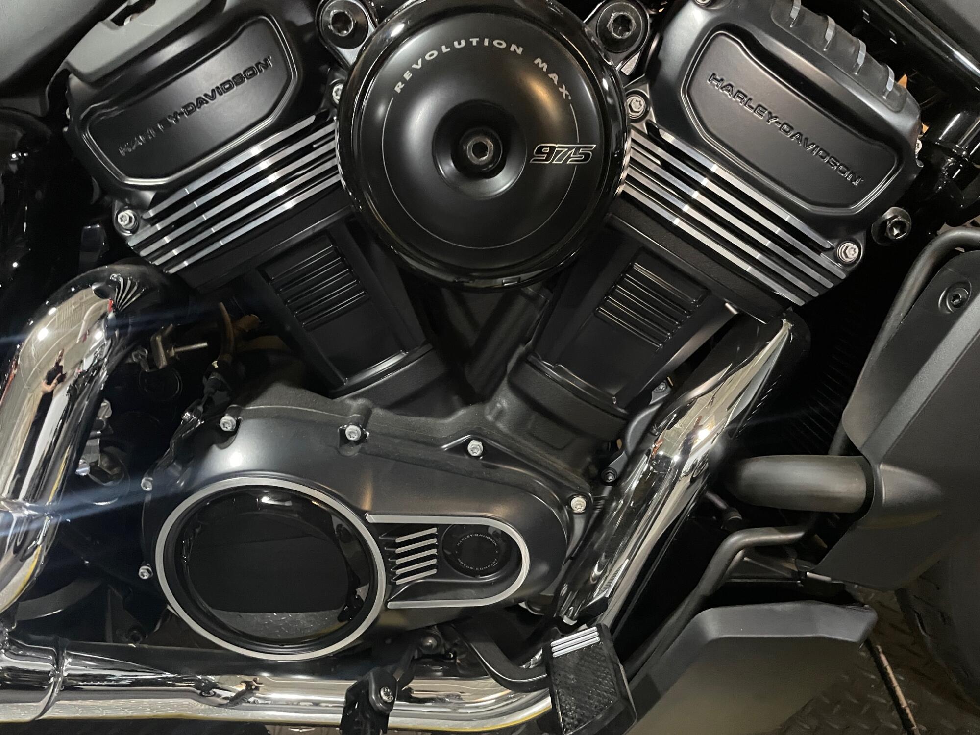 2026 Harley-Davidson® Nightster™ RH975, photo 2
