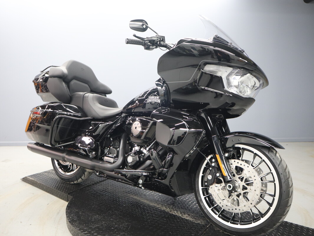 2026 Harley-Davidson® Road Glide Limited FLTRXL, photo 2