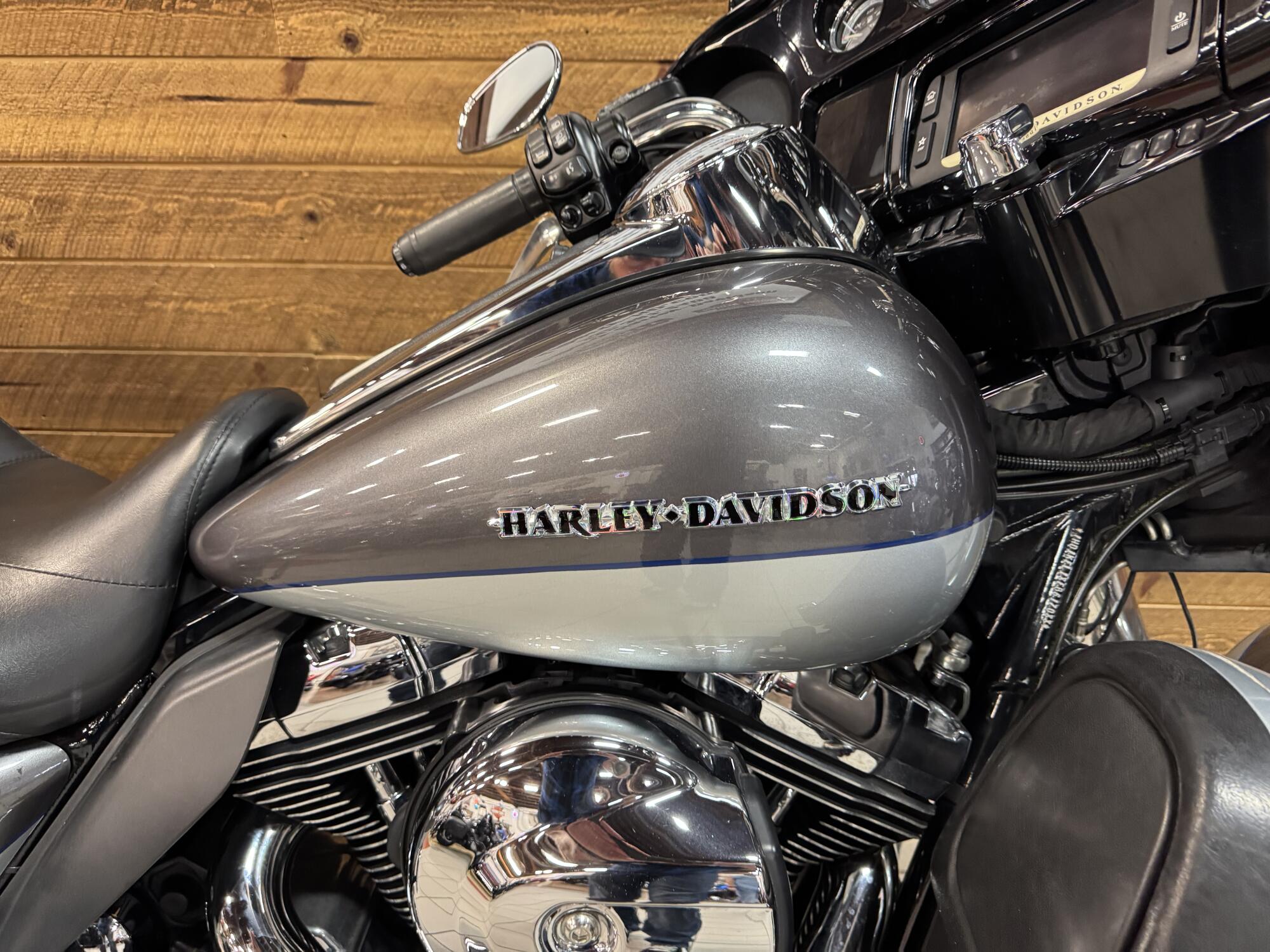2014 Harley-Davidson® Ultra Limited Charcoal Pearl FLHTK, photo 2
